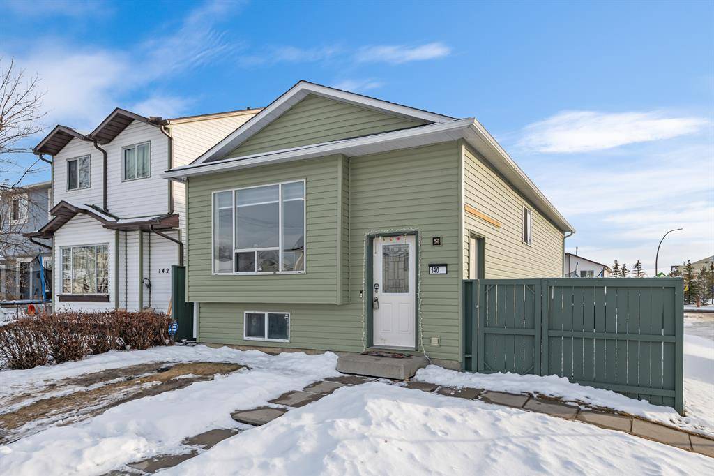 Calgary, AB T3J3E3,140 Martinbrook RD NE