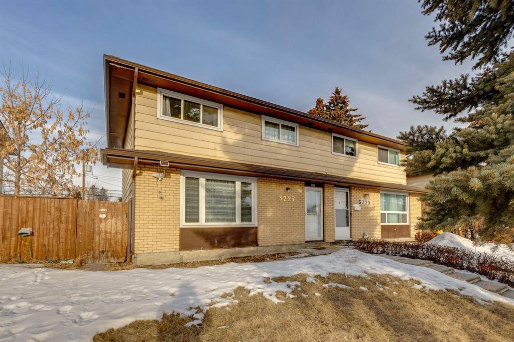 Calgary, AB T2B 1V1,3227 Doverville CRES SE