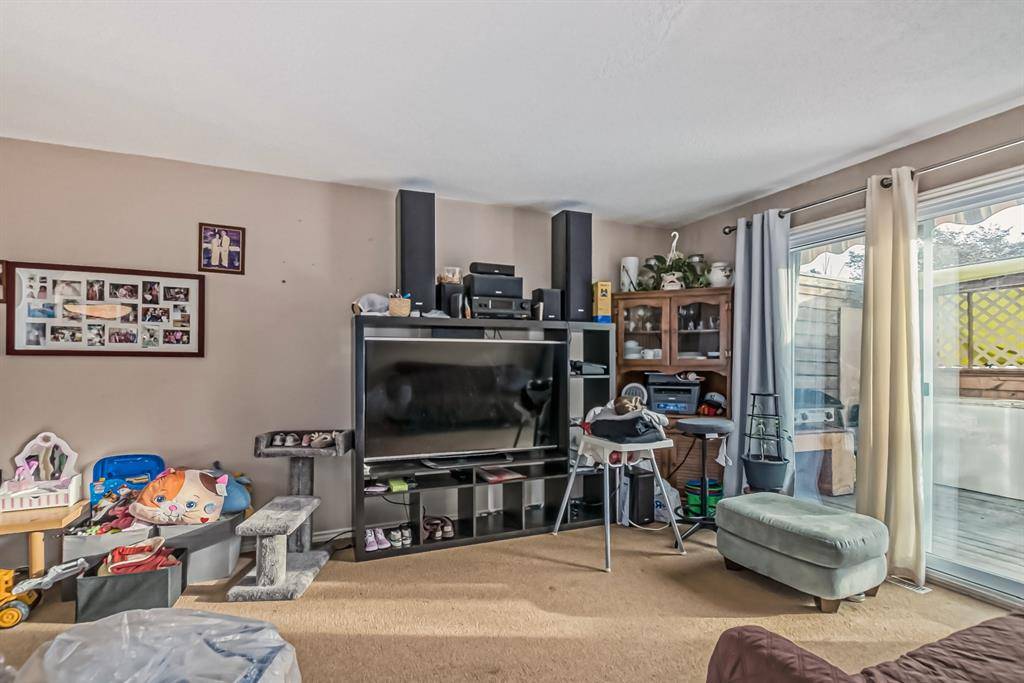 Calgary, AB T1Y 4K5,4232 46 ST NE