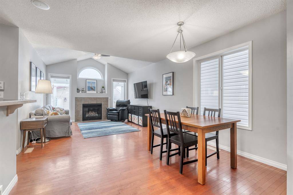 Calgary, AB T2Z 4S3,160 Prestwick Villas SE