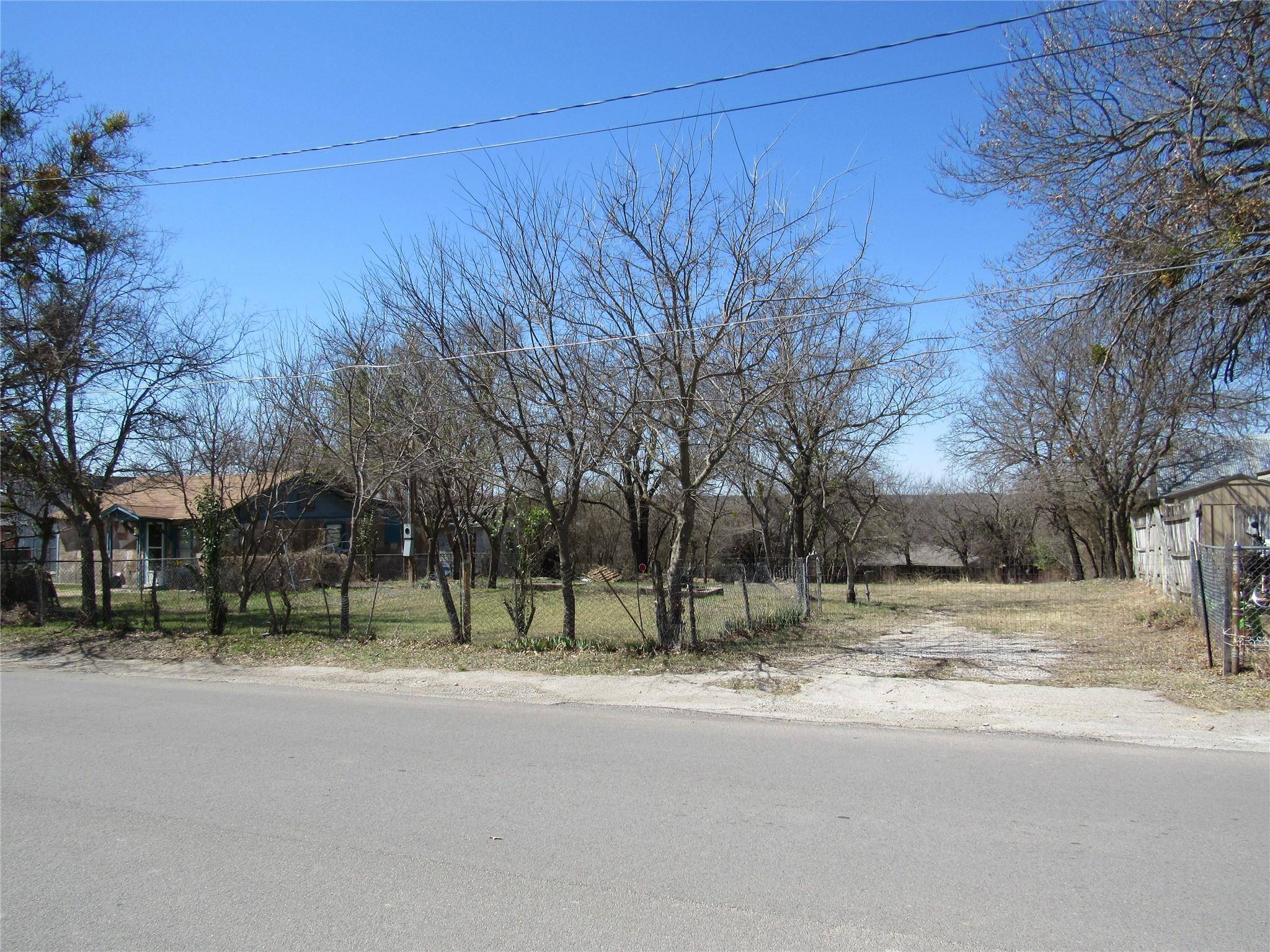 Weatherford, TX 76086,611 N Mill Street