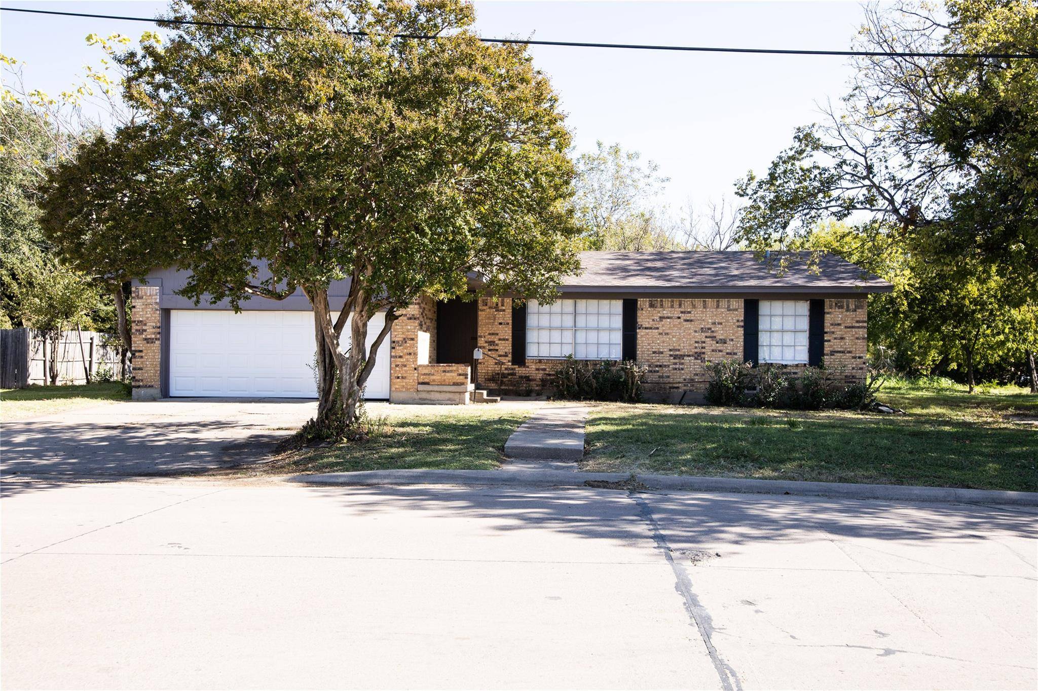 Ennis, TX 75119,308 S Carlton Street