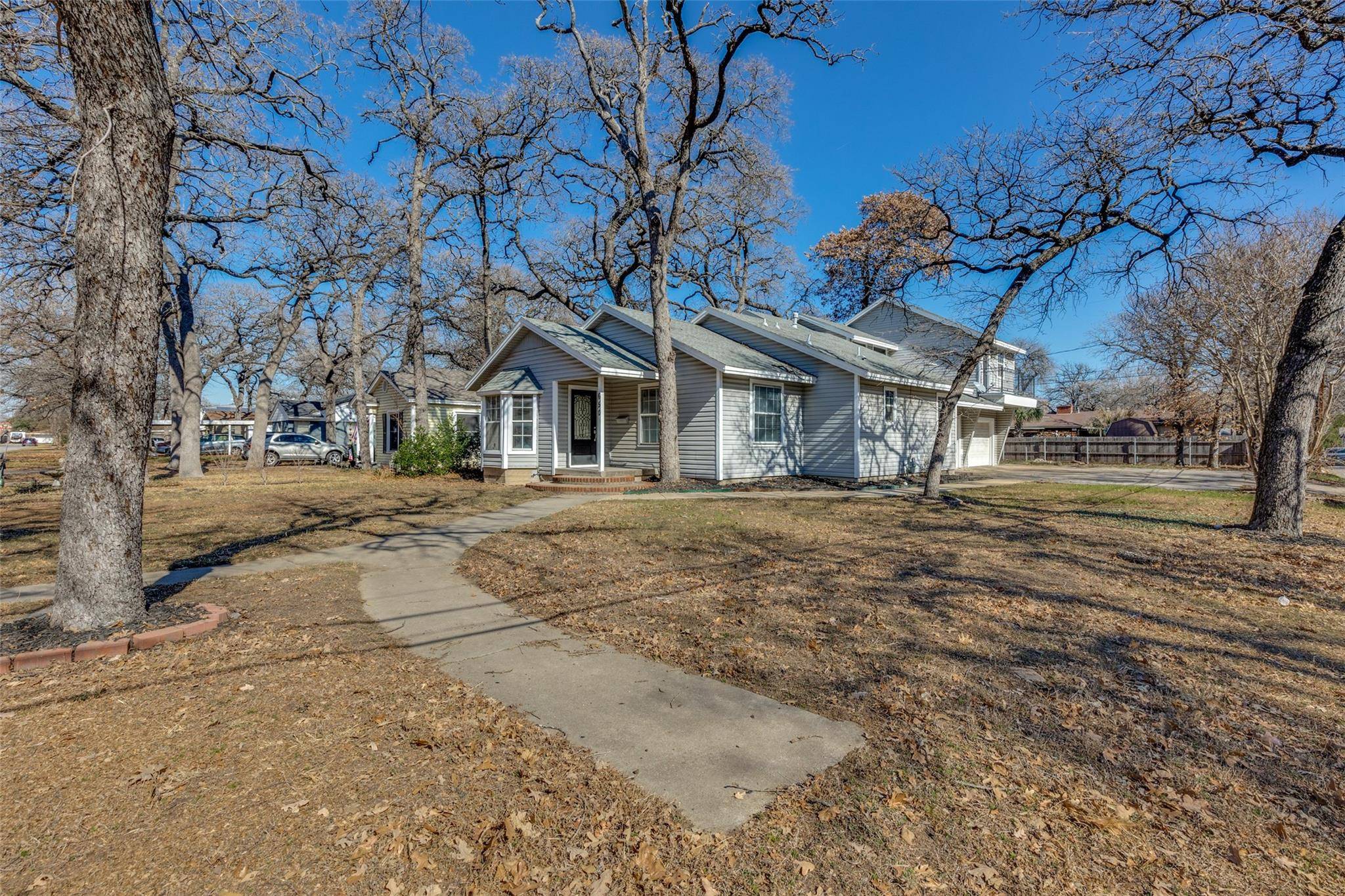 River Oaks, TX 76114,650 Club Oak Drive