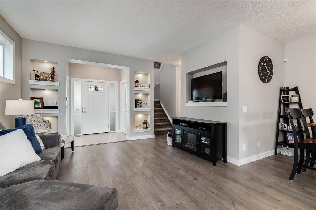 Airdrie, AB T4B 4T9,70 Hillcrest Close SW