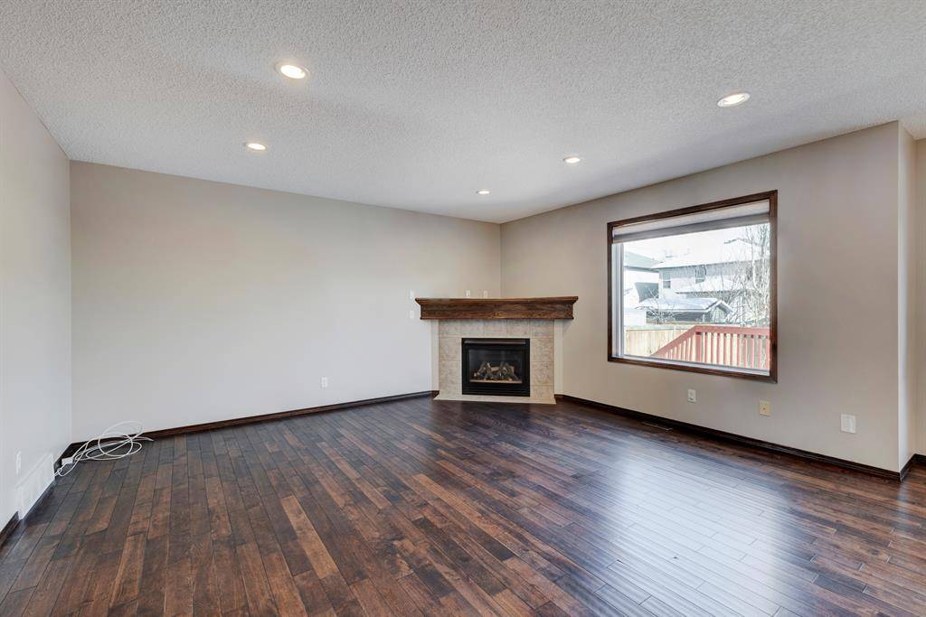 Calgary, AB T3L 2L6,248 Tuscany Meadows Mews NW