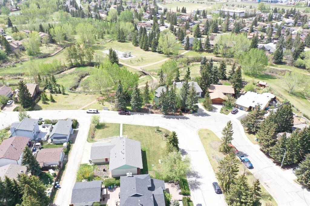 Cochrane, AB T4C 1E7,10 Glenbrook CRES