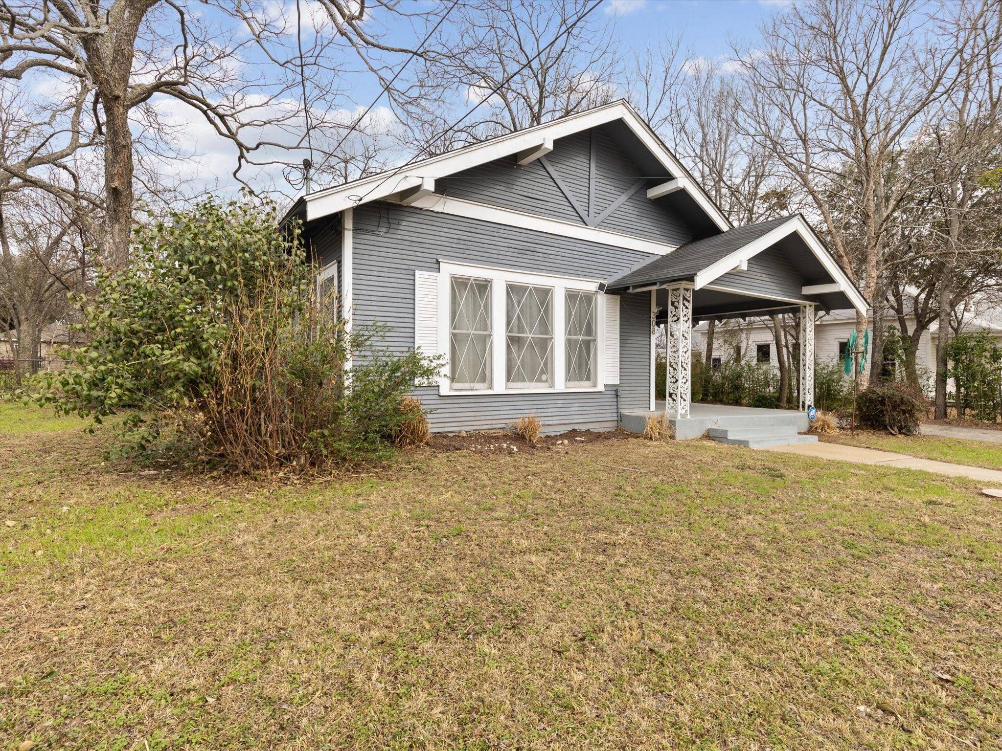 Cleburne, TX 76033,308 W Heard Street