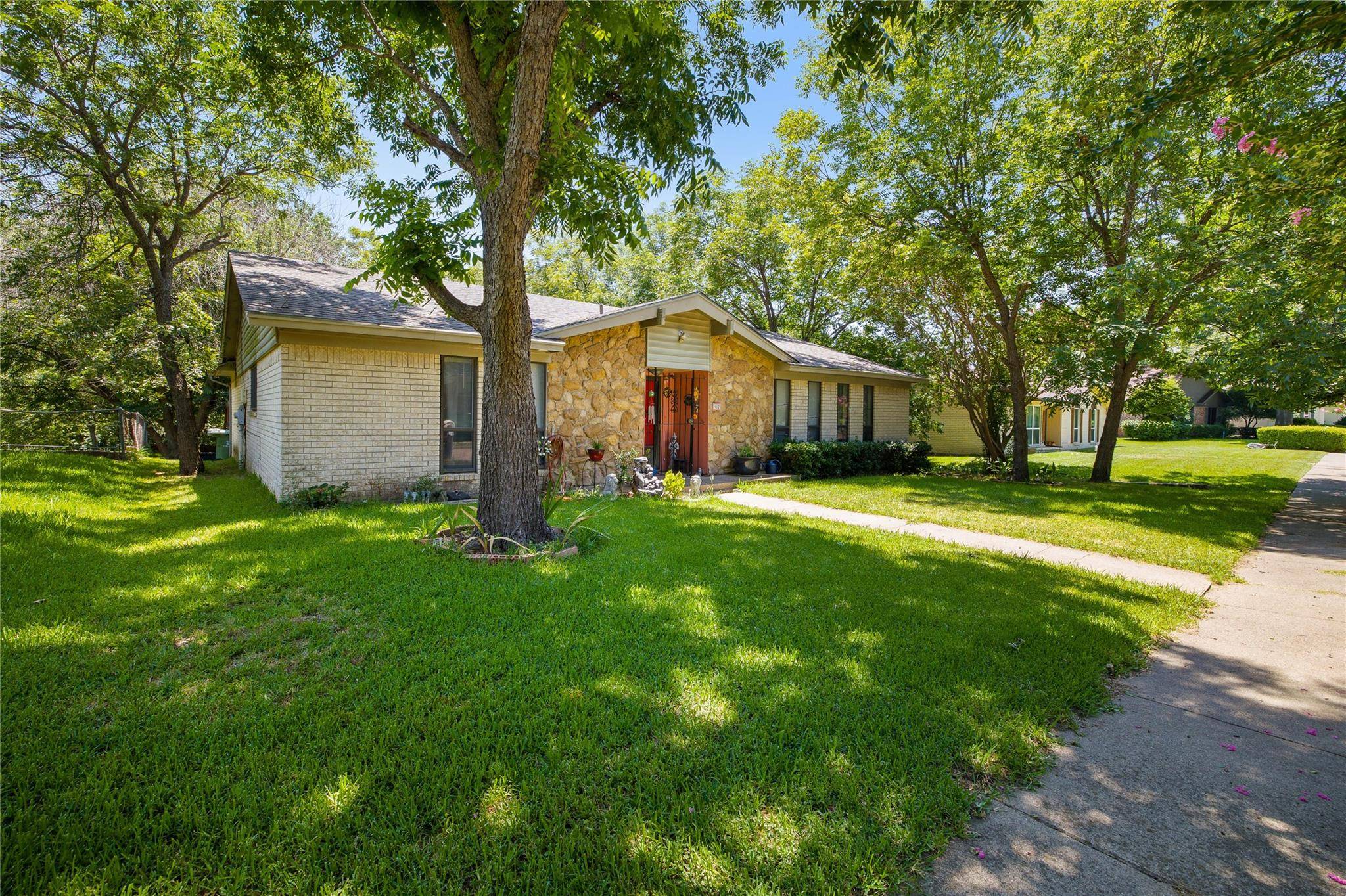 Garland, TX 75043,912 Meadowdale Circle