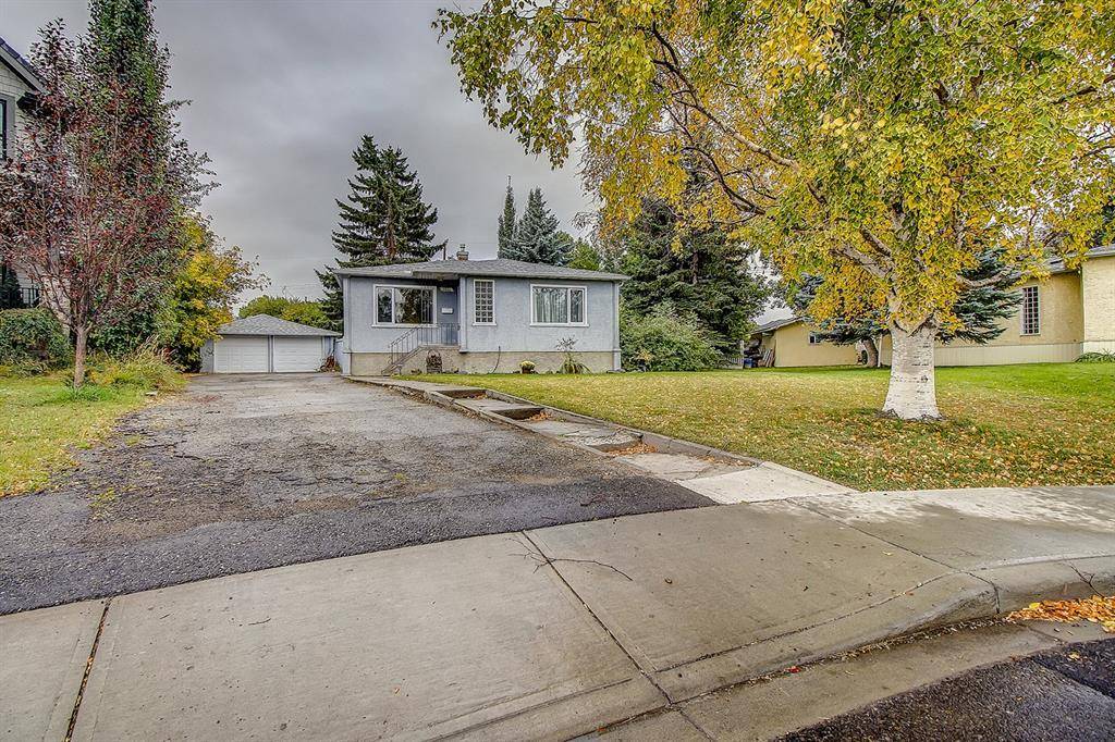 Calgary, AB T3E2P1,2824 31 ST SW