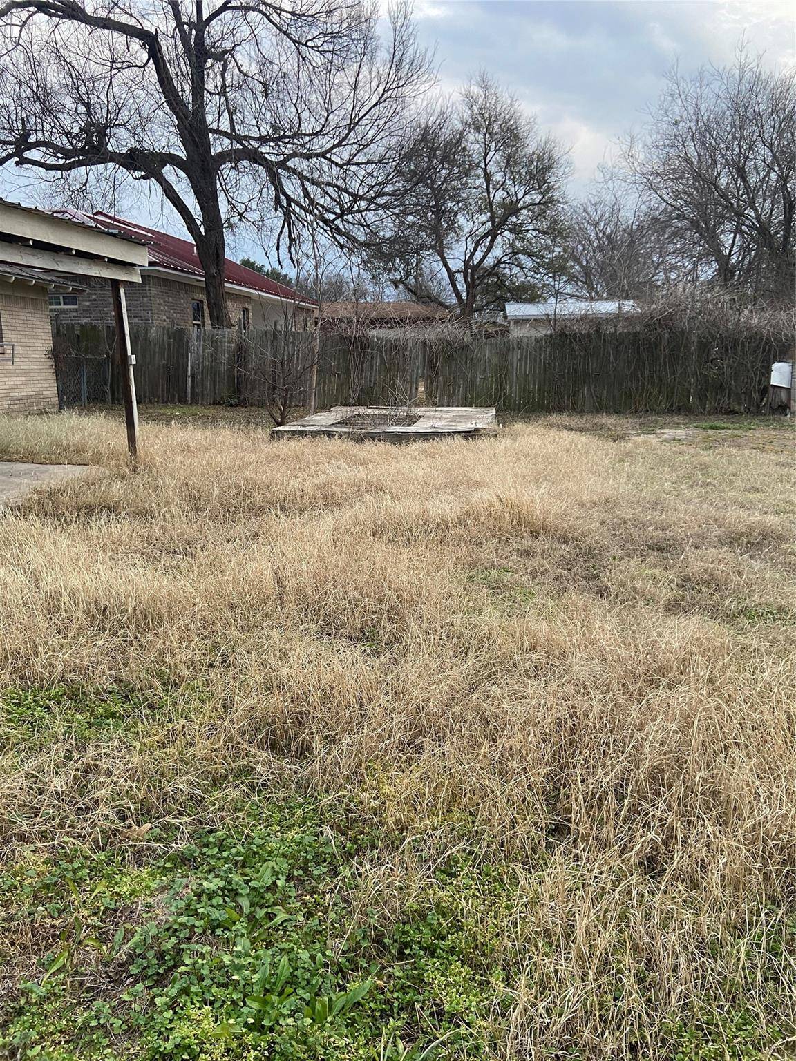 Lacy Lakeview, TX 76705,511 Woodall Street