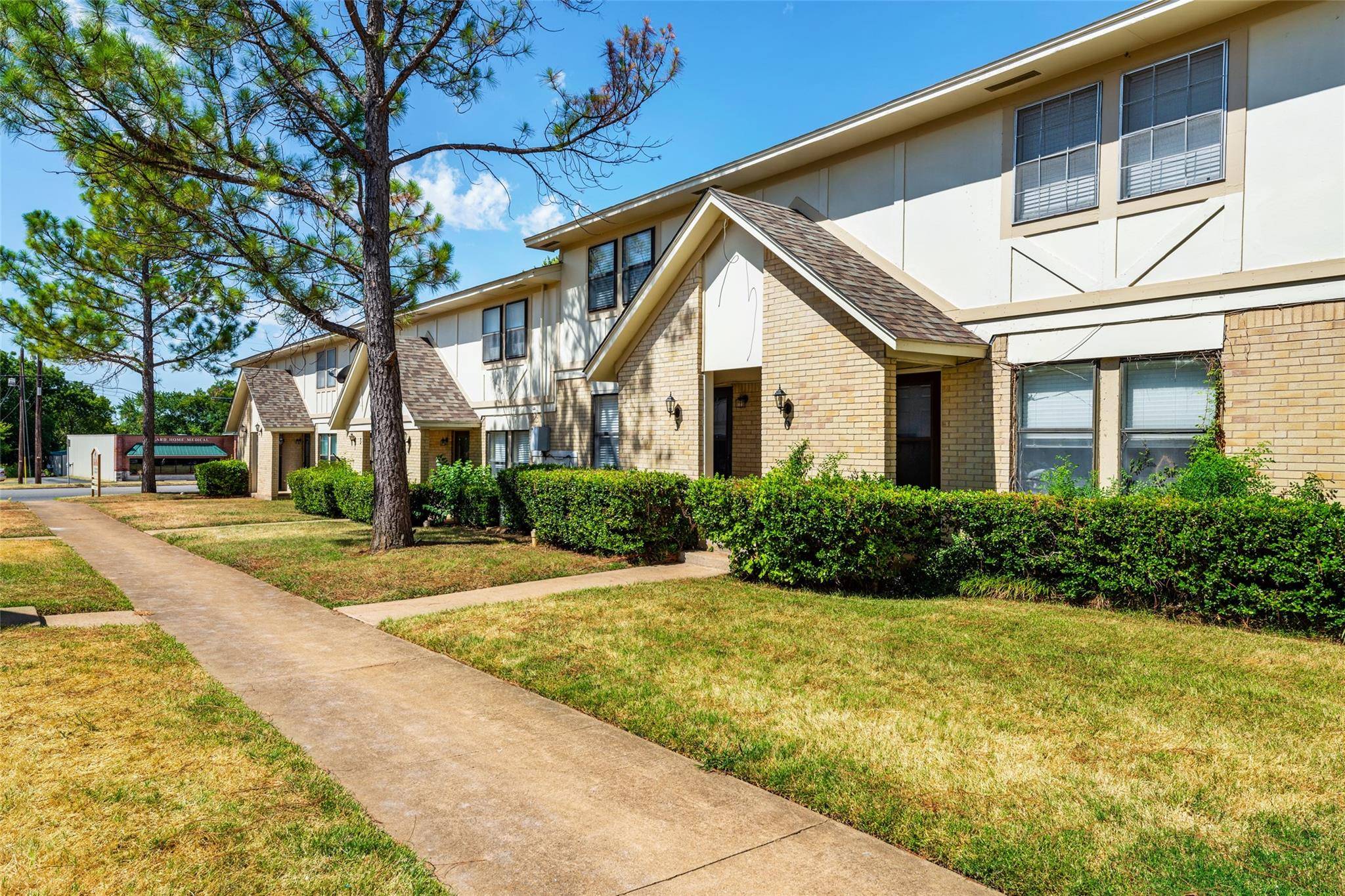 Denison, TX 75020,1905 W Morton Street #21