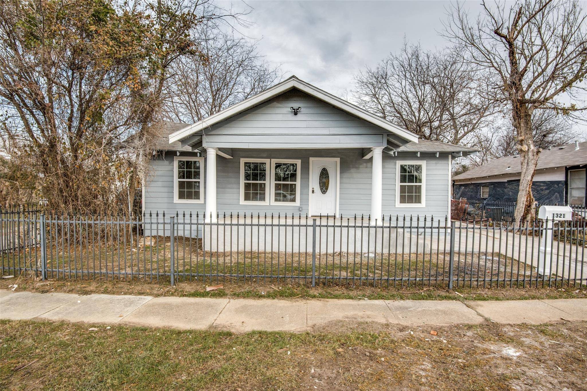 Fort Worth, TX 76104,1321 E Arlington Avenue