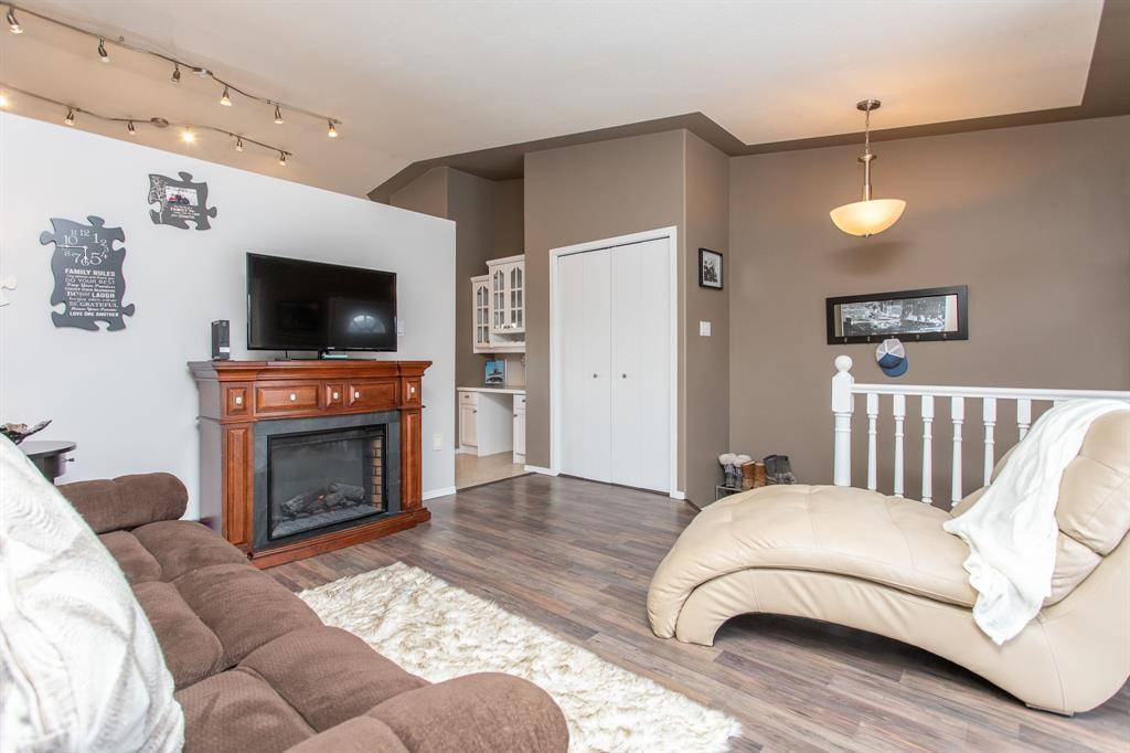 Red Deer, AB T4R 2K7,400 Allan ST