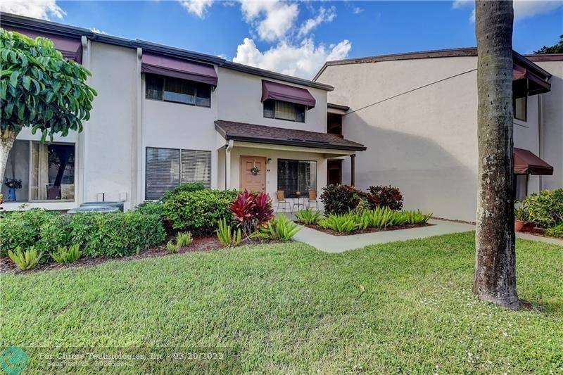 Boynton Beach, FL 33437,5040 Rose Hill Dr  #204