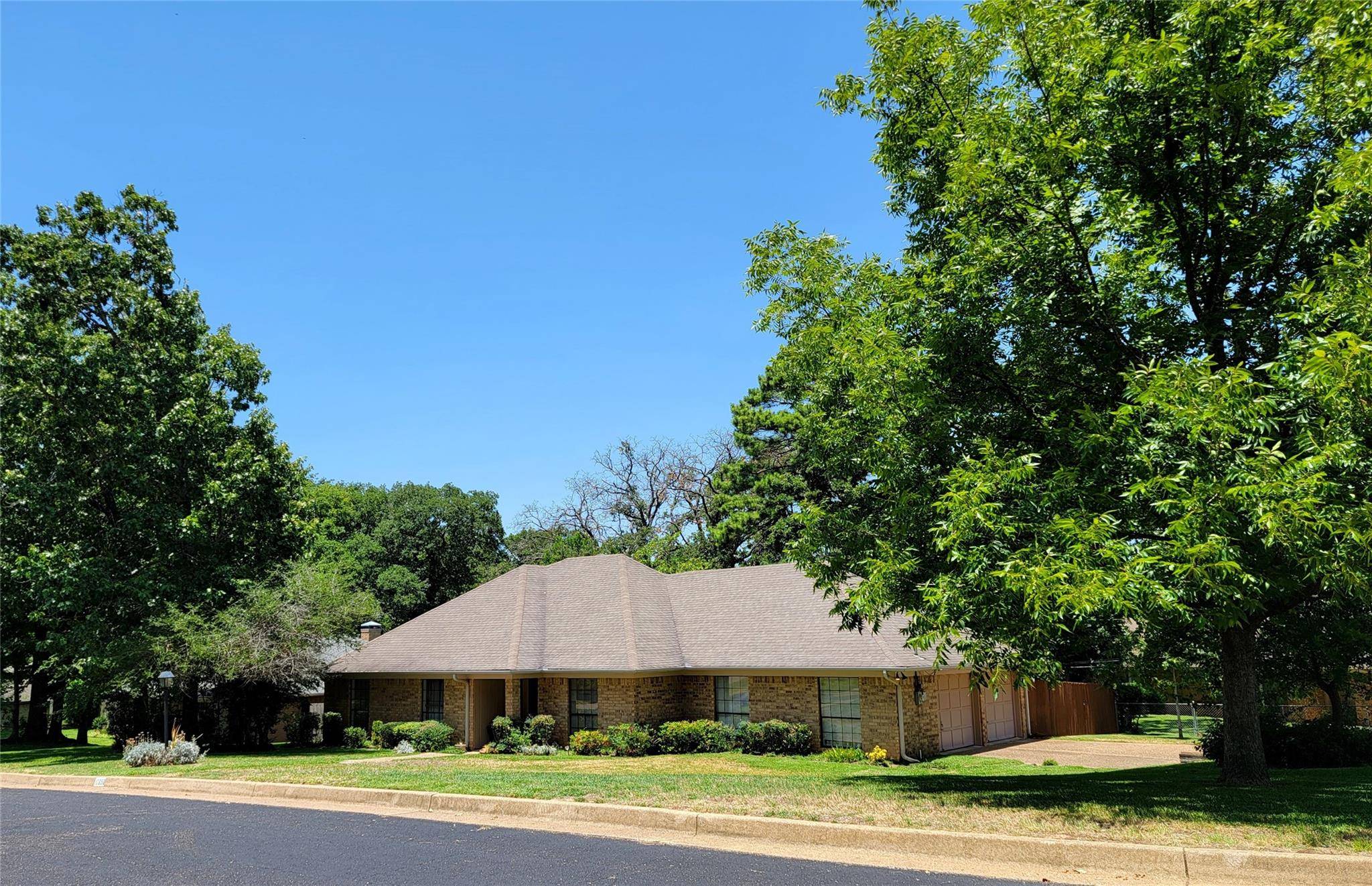 Tyler, TX 75703,10858 Mosswood Drive