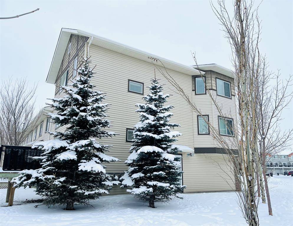 High River, AB T1V 0G3,308 11 AVE NW #131