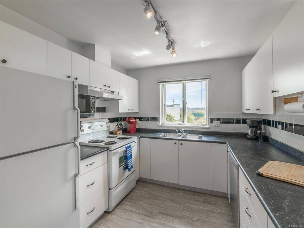 Nanaimo, BC V9S 2H6,770 Poplar St #310