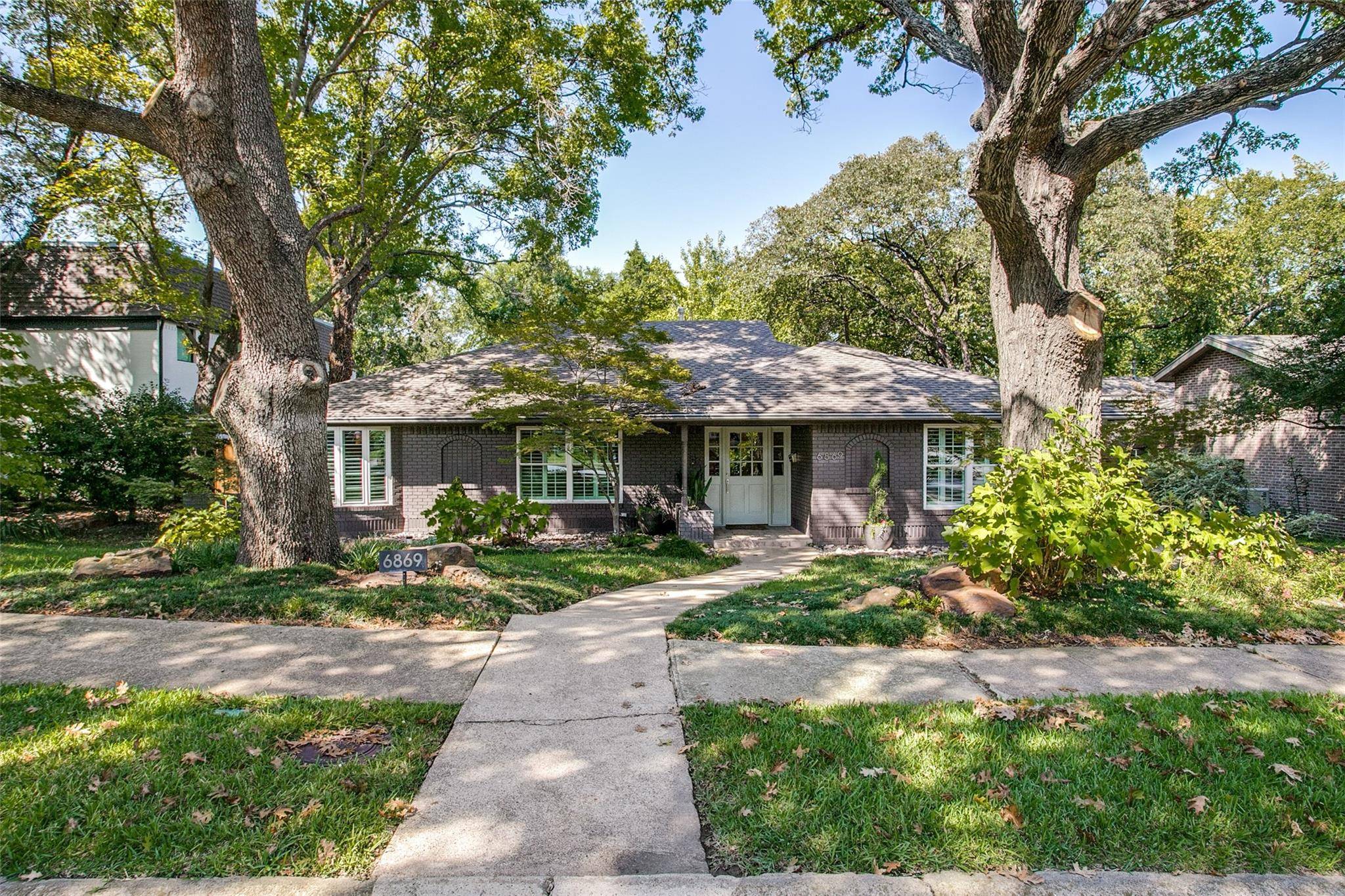 Dallas, TX 75214,6869 Carolyncrest Drive