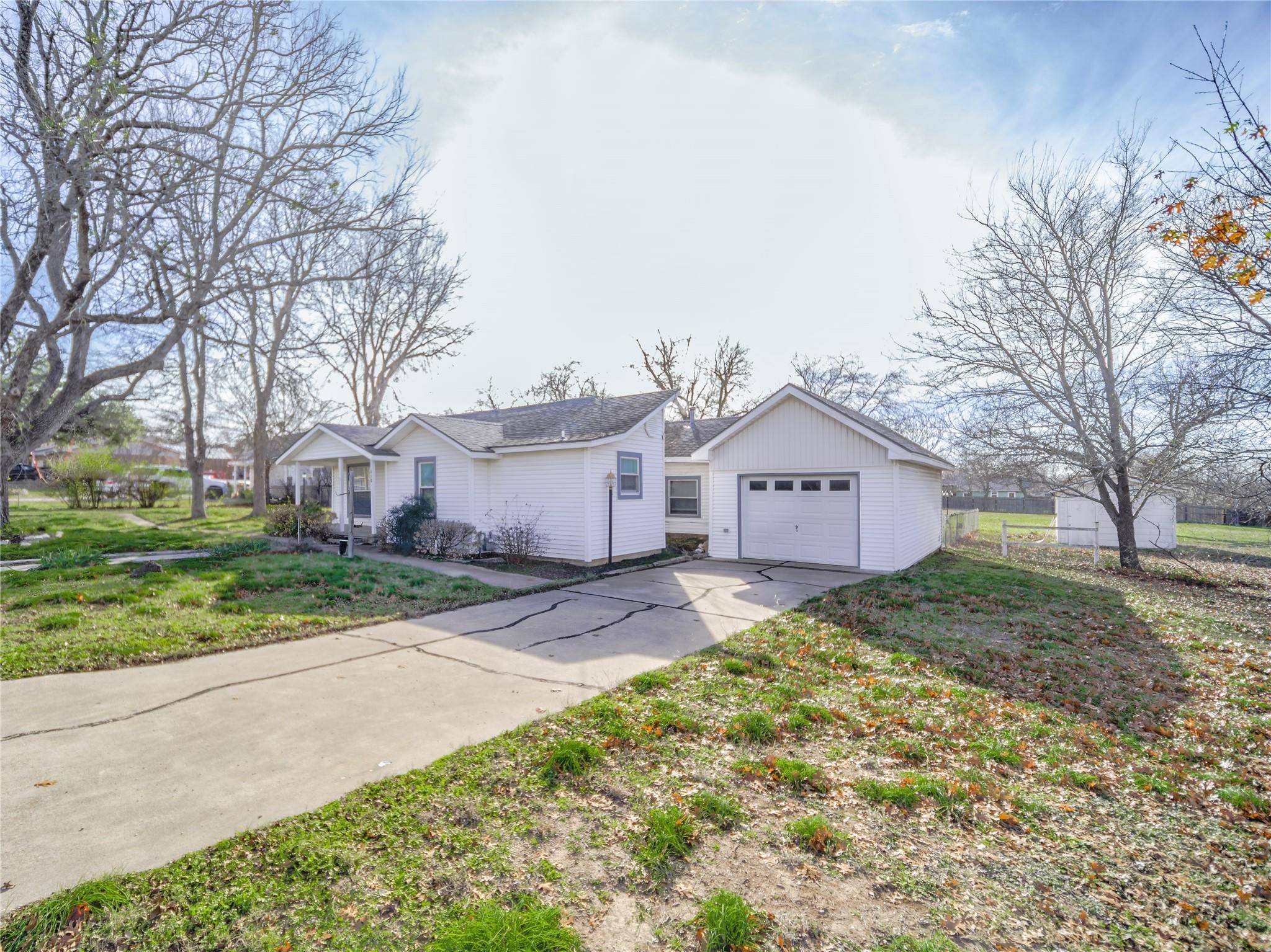 Weatherford, TX 76086,210 E 7th Street