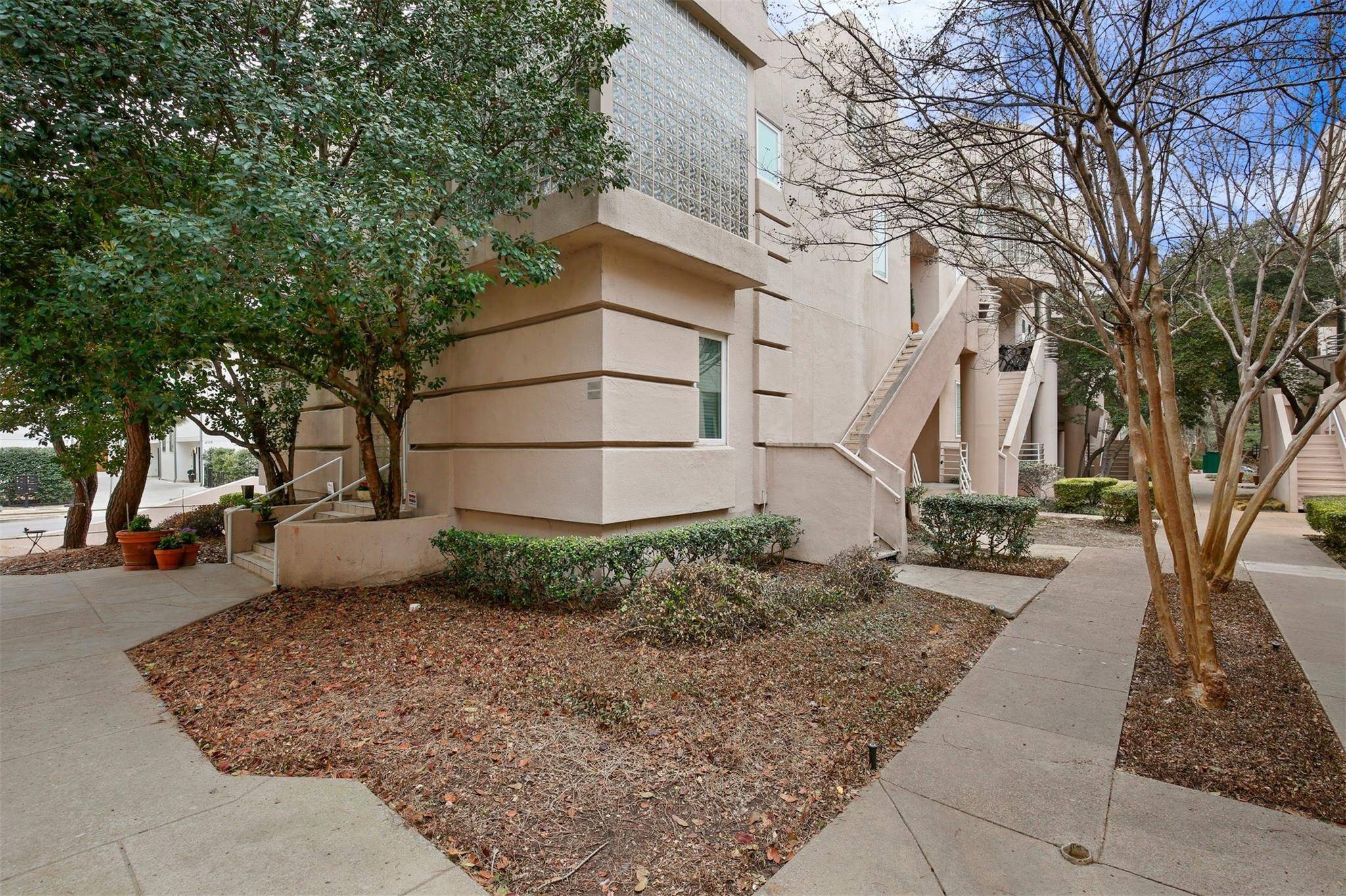 Dallas, TX 75219,4040 Avondale Avenue #306