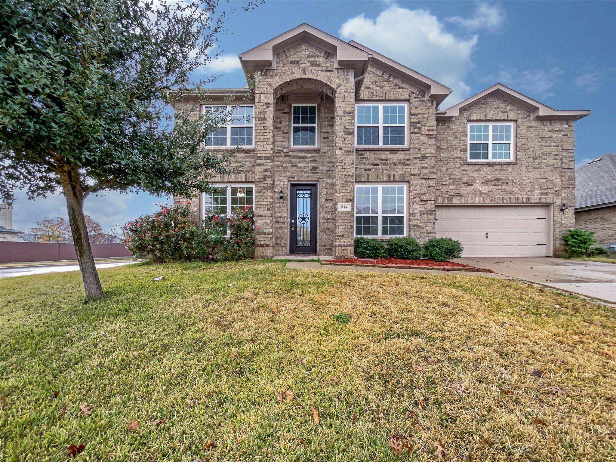 Arlington, TX 76002,914 Penny Royal Court