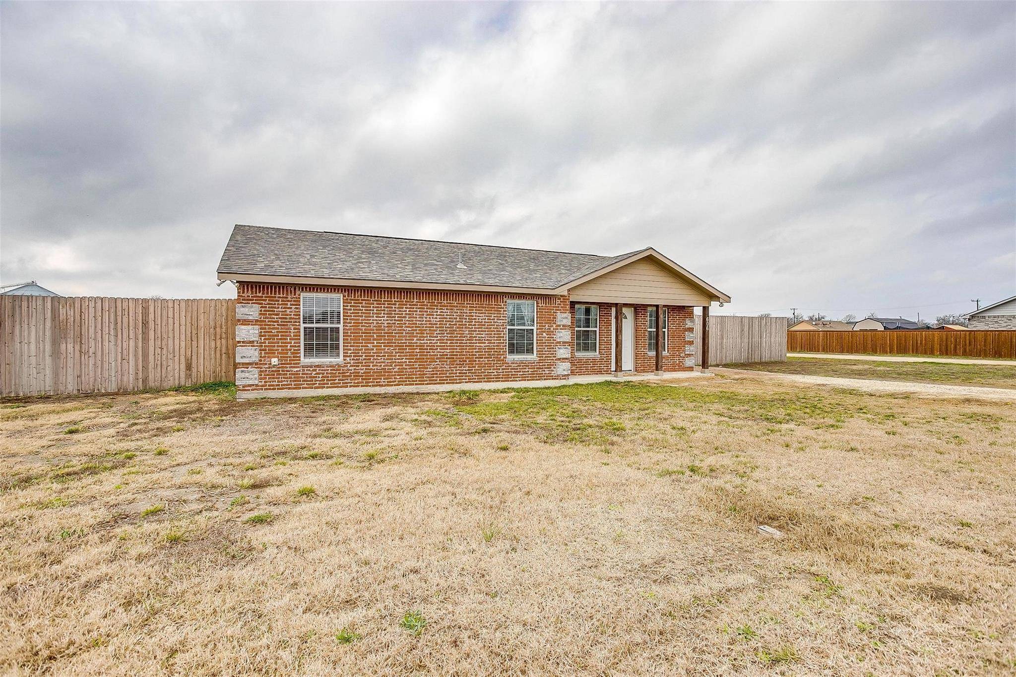 Itasca, TX 76055,606 S Aquilla Street