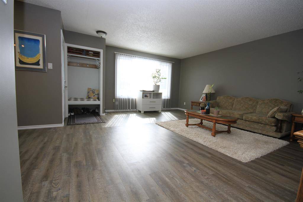 Taber, AB T1G 1B6,5317 42 Avenue