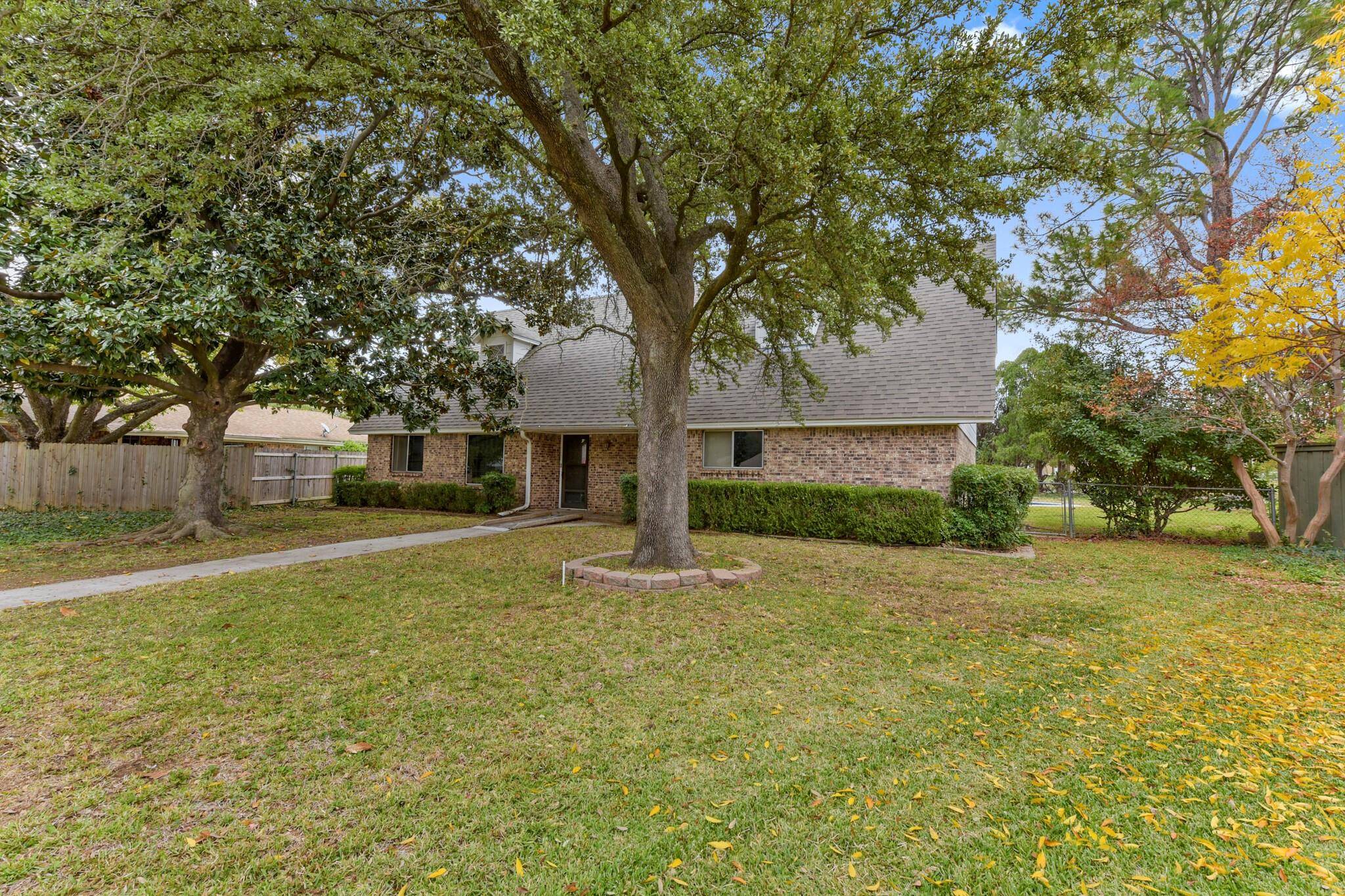 Arlington, TX 76013,1816 Lakemont Court