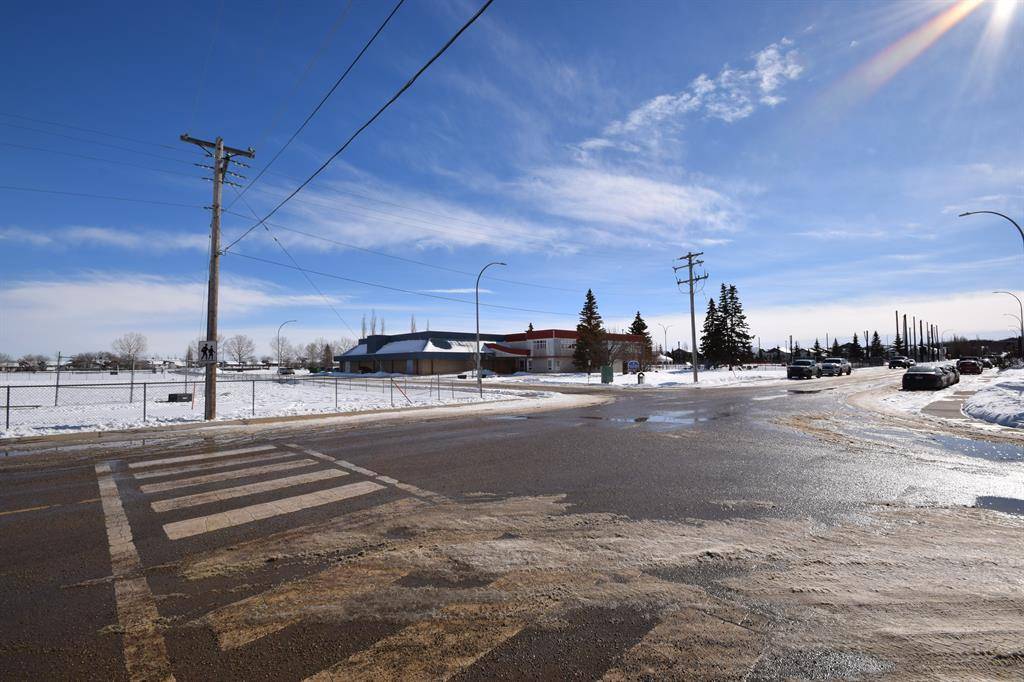 Sylvan Lake, AB T4S 1M3,4306 48 AVE