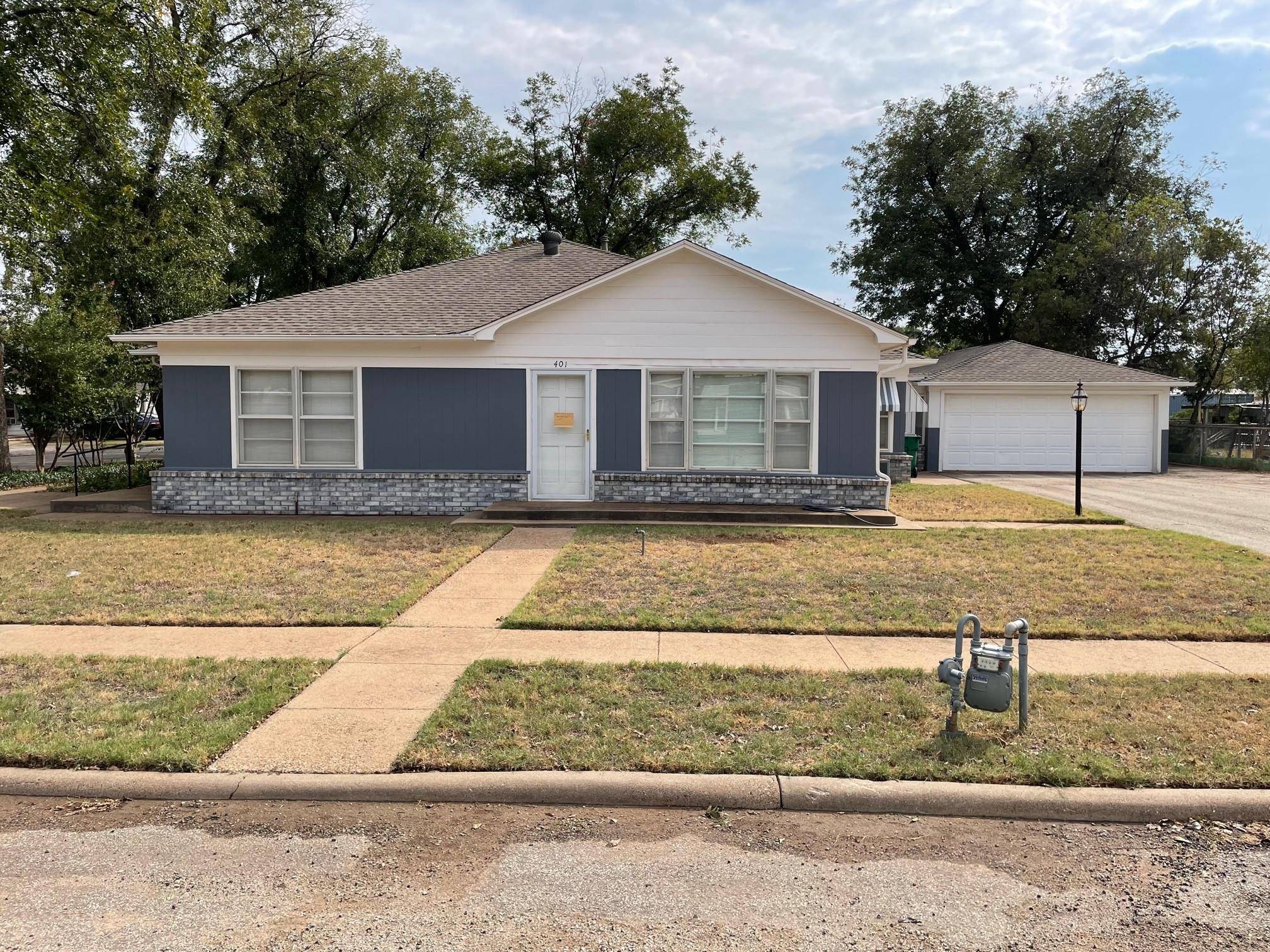 Seymour, TX 76380,401 W Miller Street