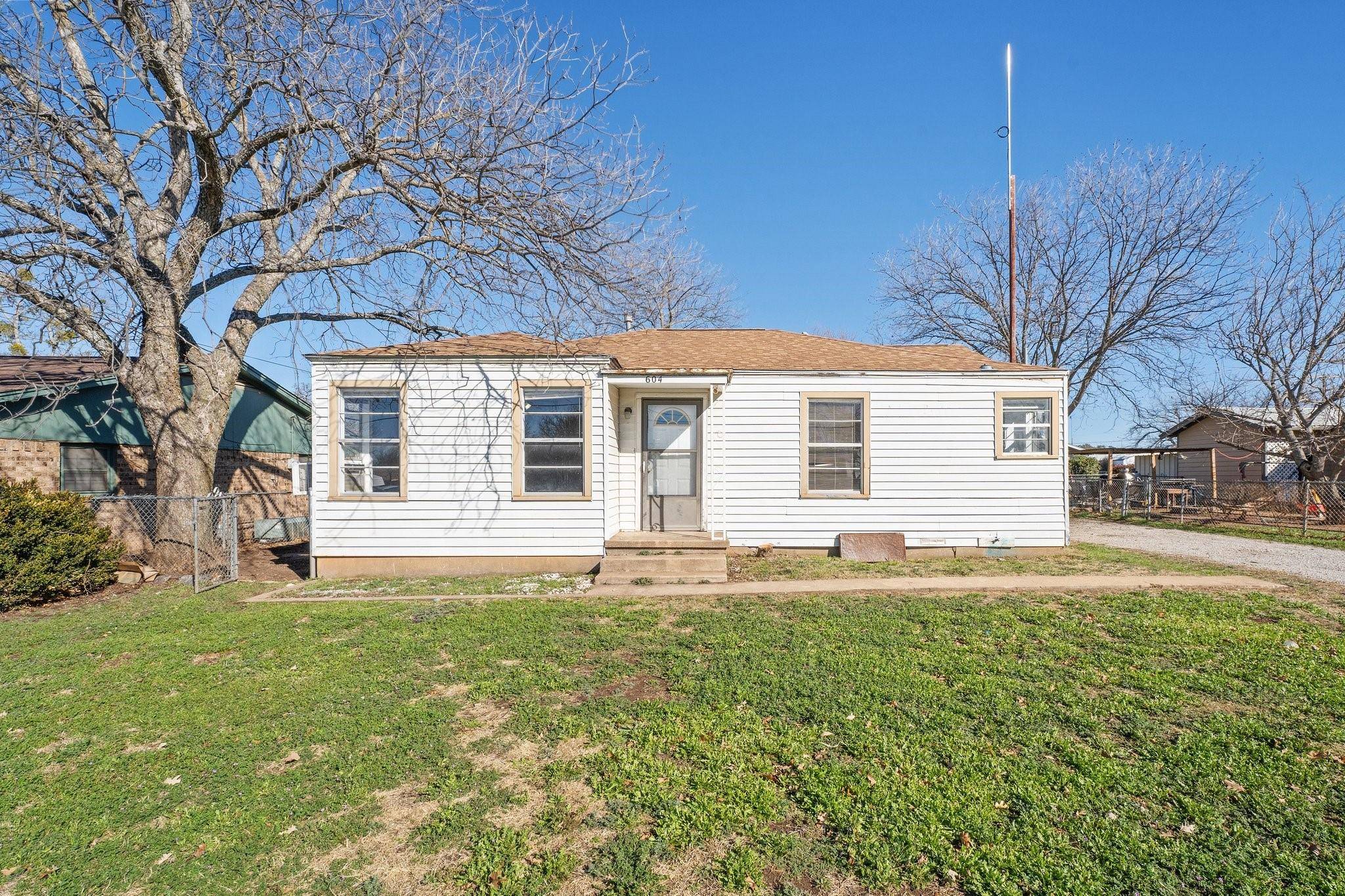 Bangs, TX 76823,604 E Fitzgerald Street