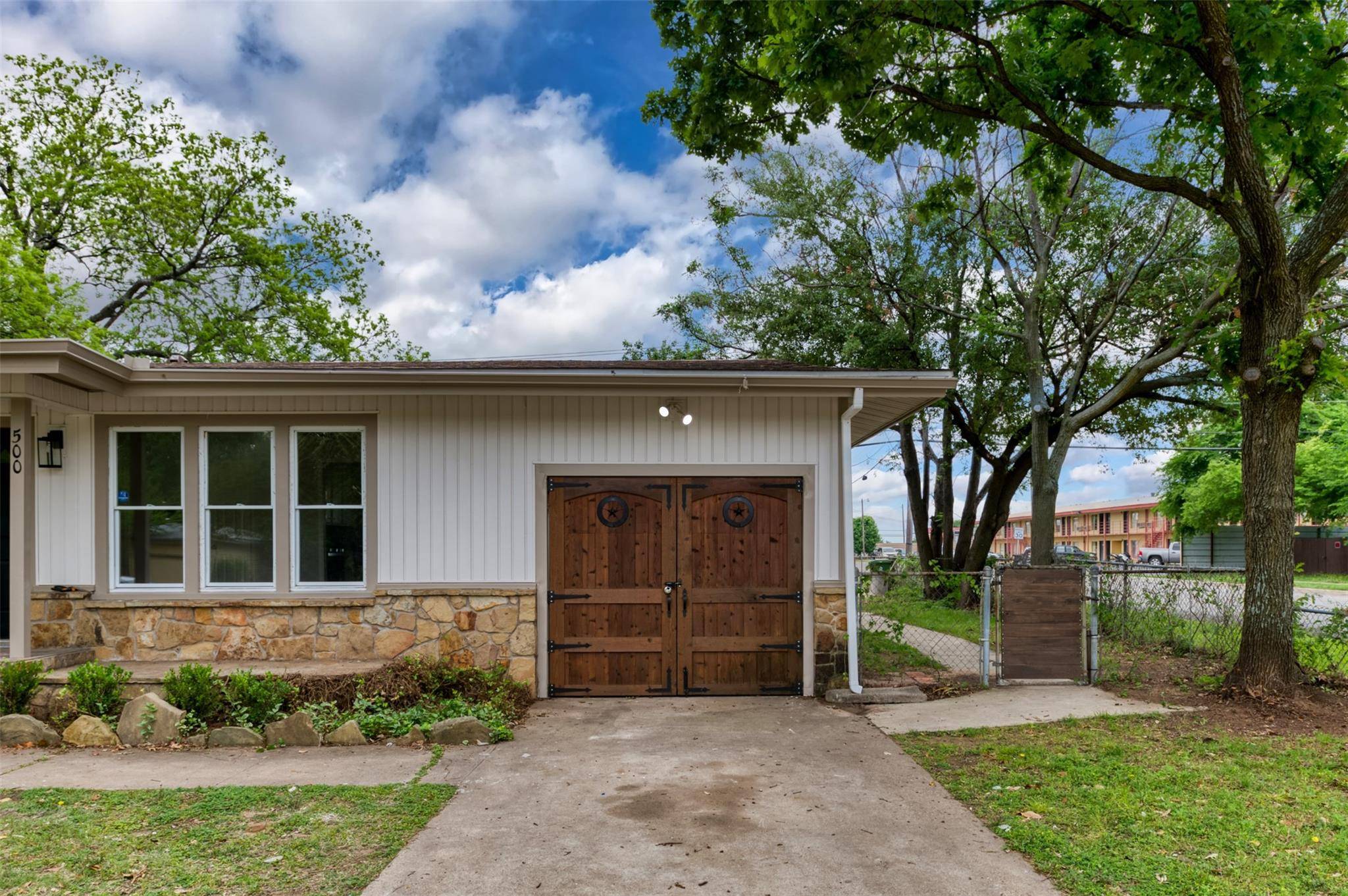 Hurst, TX 76053,500 E Ellen Avenue