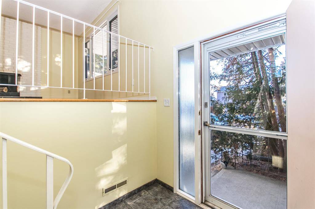 Calgary, AB T3A 1G3,56 Dalroy CRES NW