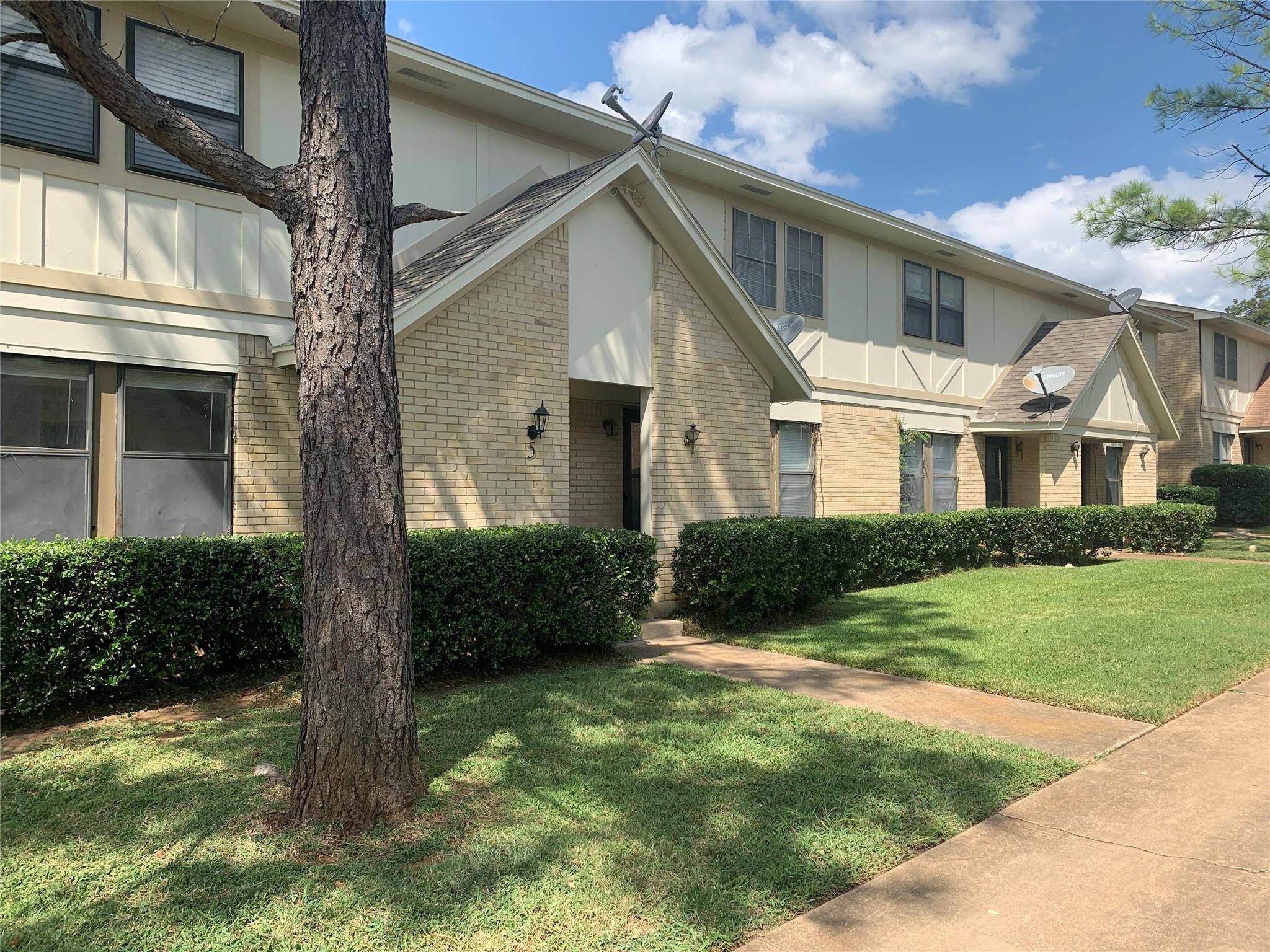 Denison, TX 75020,1905 W Morton Street #4