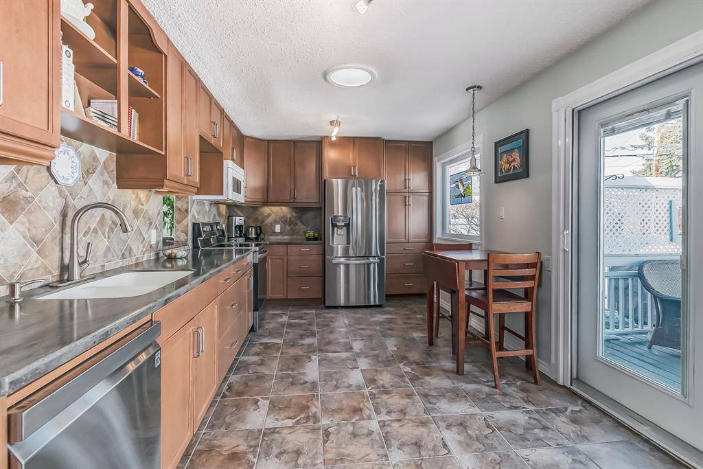 Calgary, AB T2K2H6,4652 Namaka CRES NW