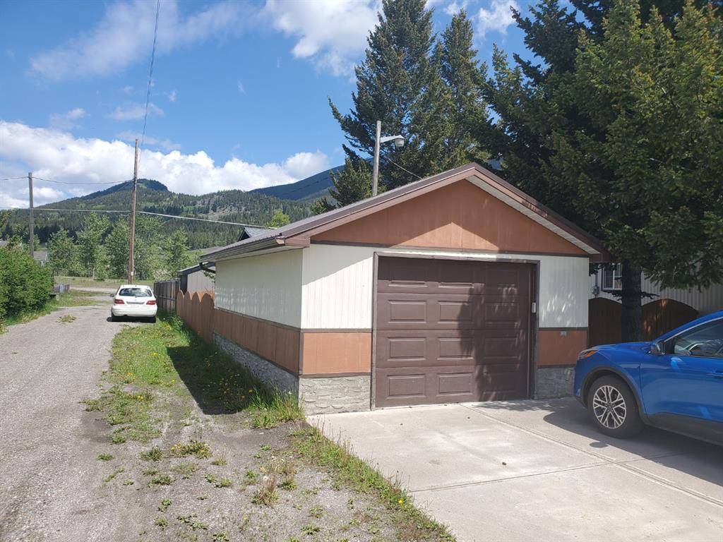 Blairmore, AB T0K 0E0,2106 119th ST