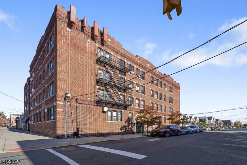 Bayonne City, NJ 07002,680 Kennedy Blvd #103