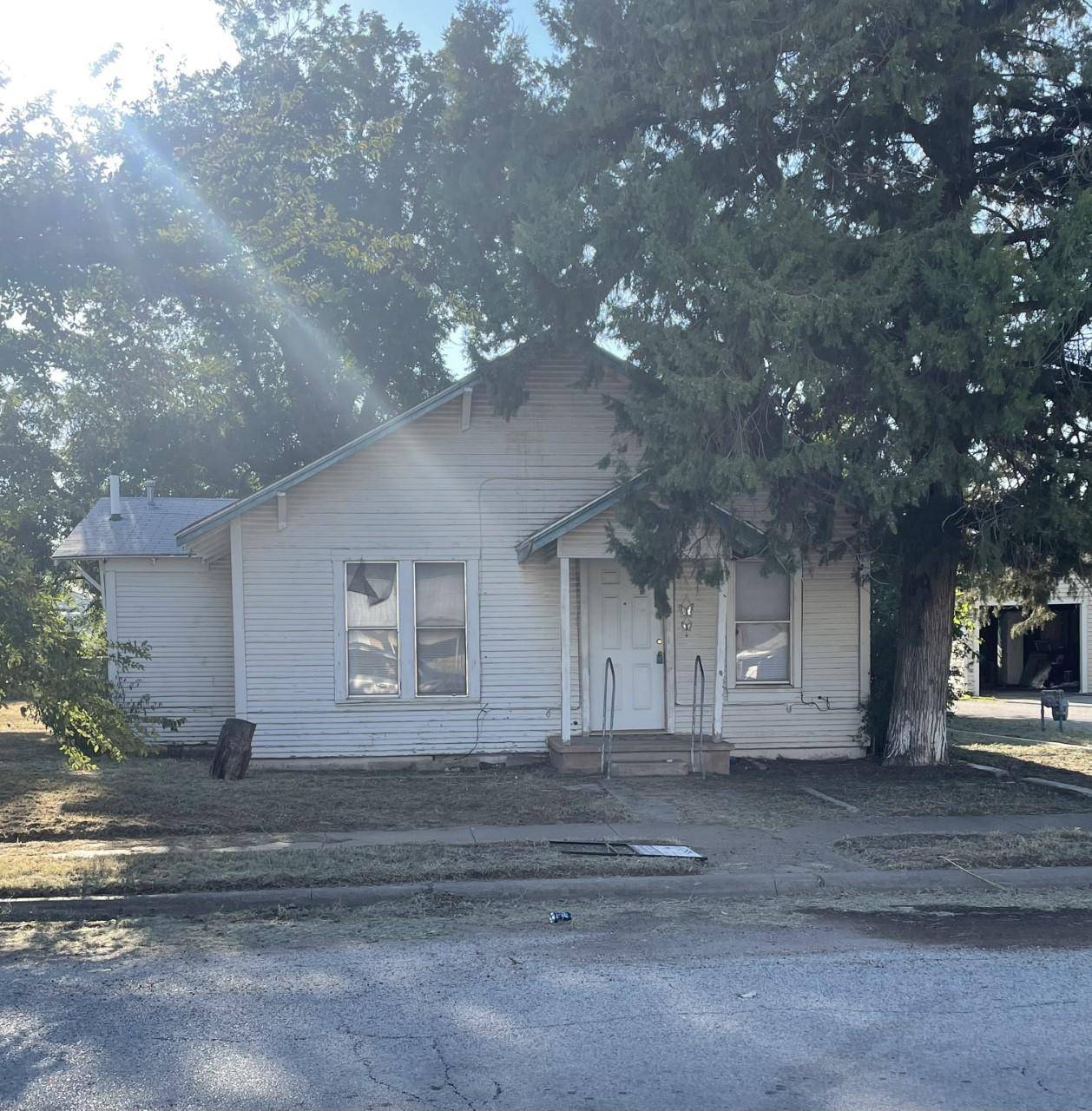 Seymour, TX 76380,206 S Cedar Street