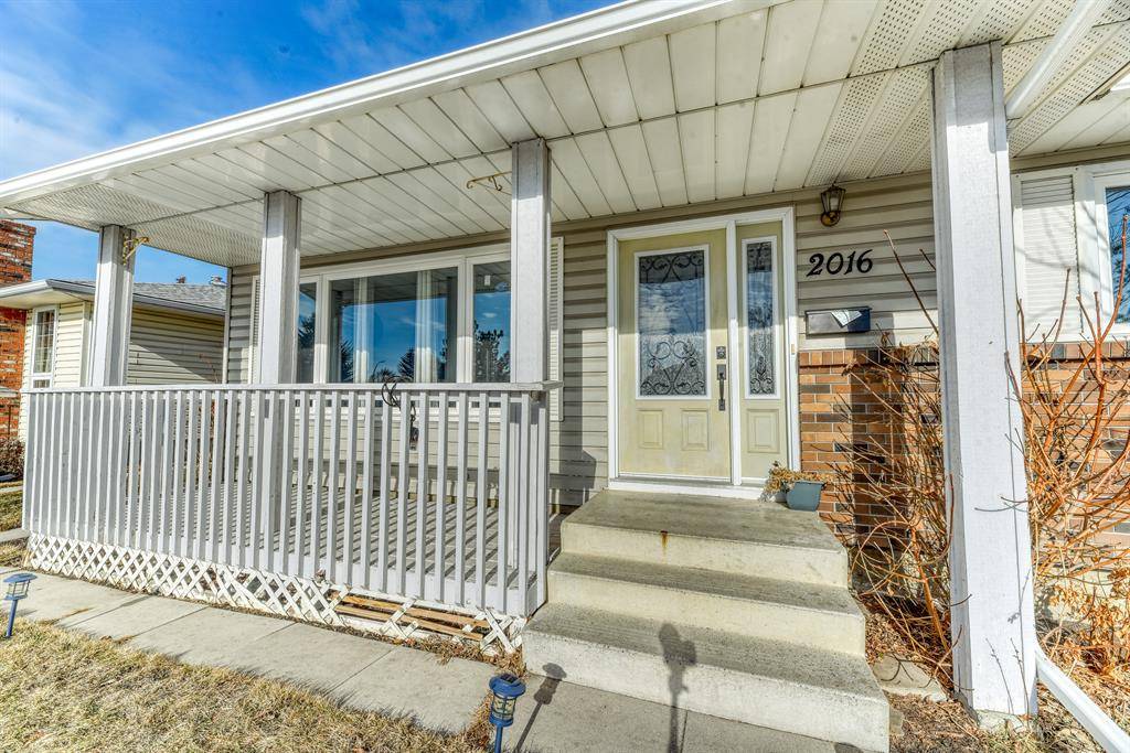 Calgary, AB T1Y 1L7,2016 Pinetree CRES NE