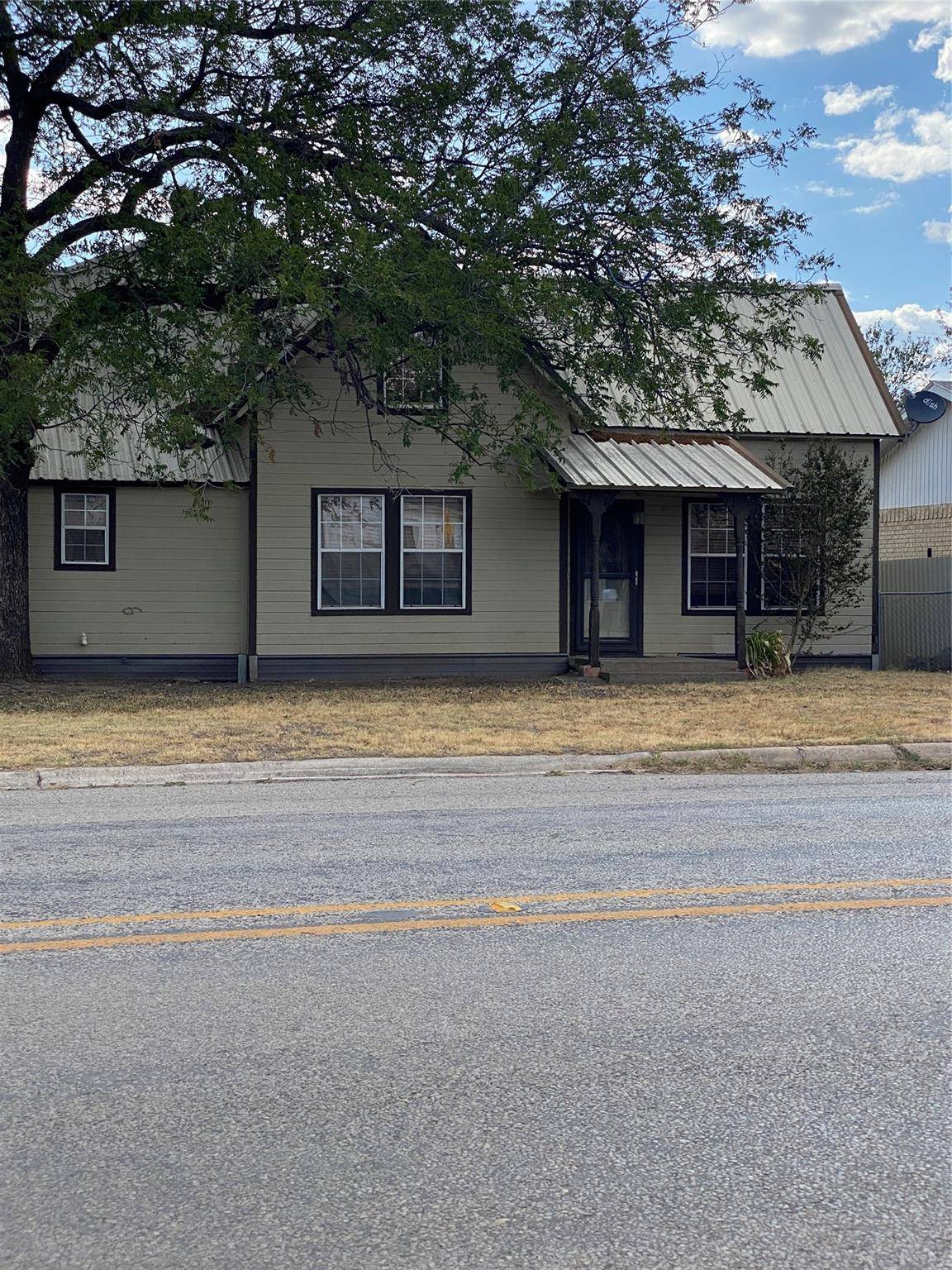 Santa Anna, TX 76878,206 S 1st Street