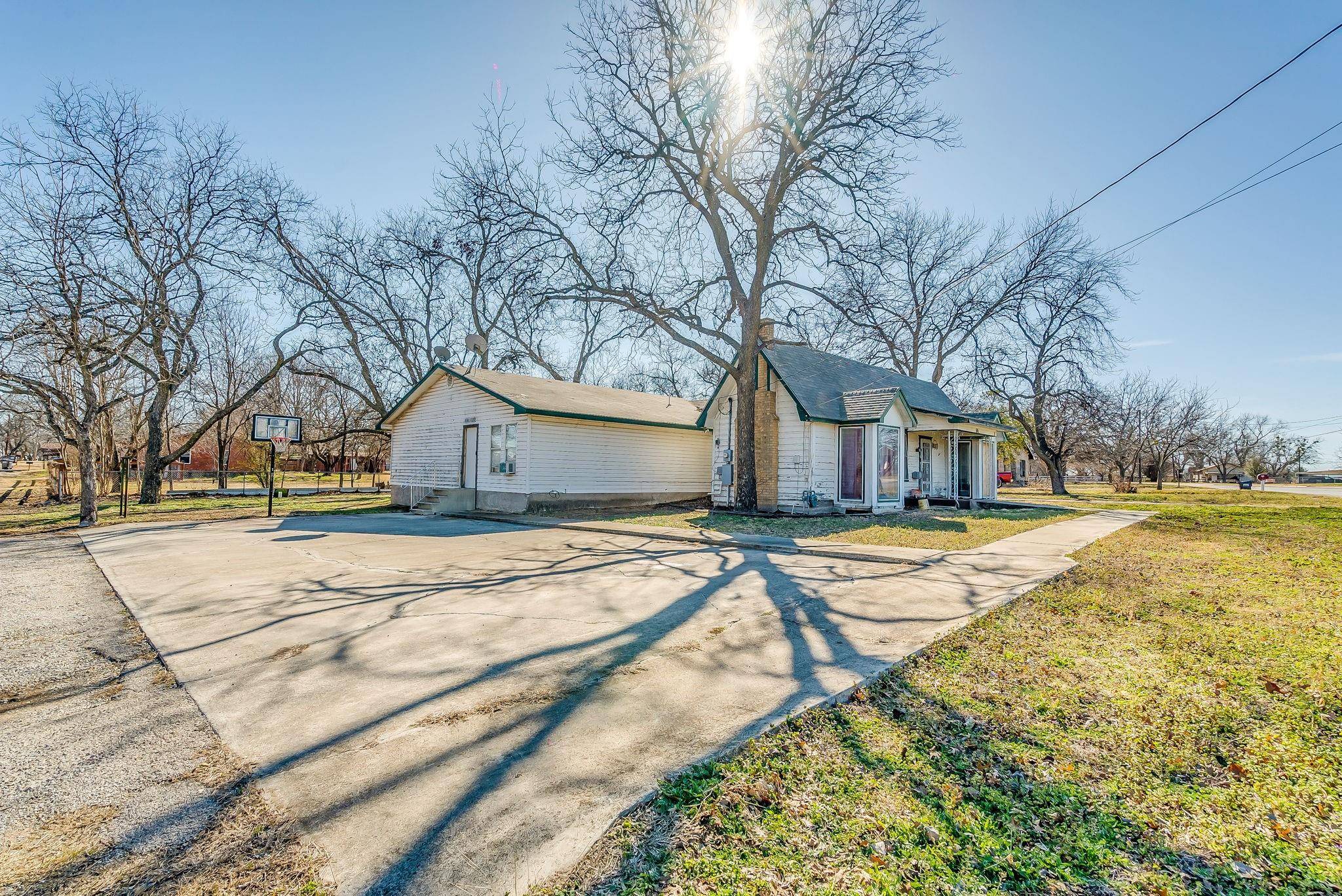 De Leon, TX 76444,1001 S Texas Street