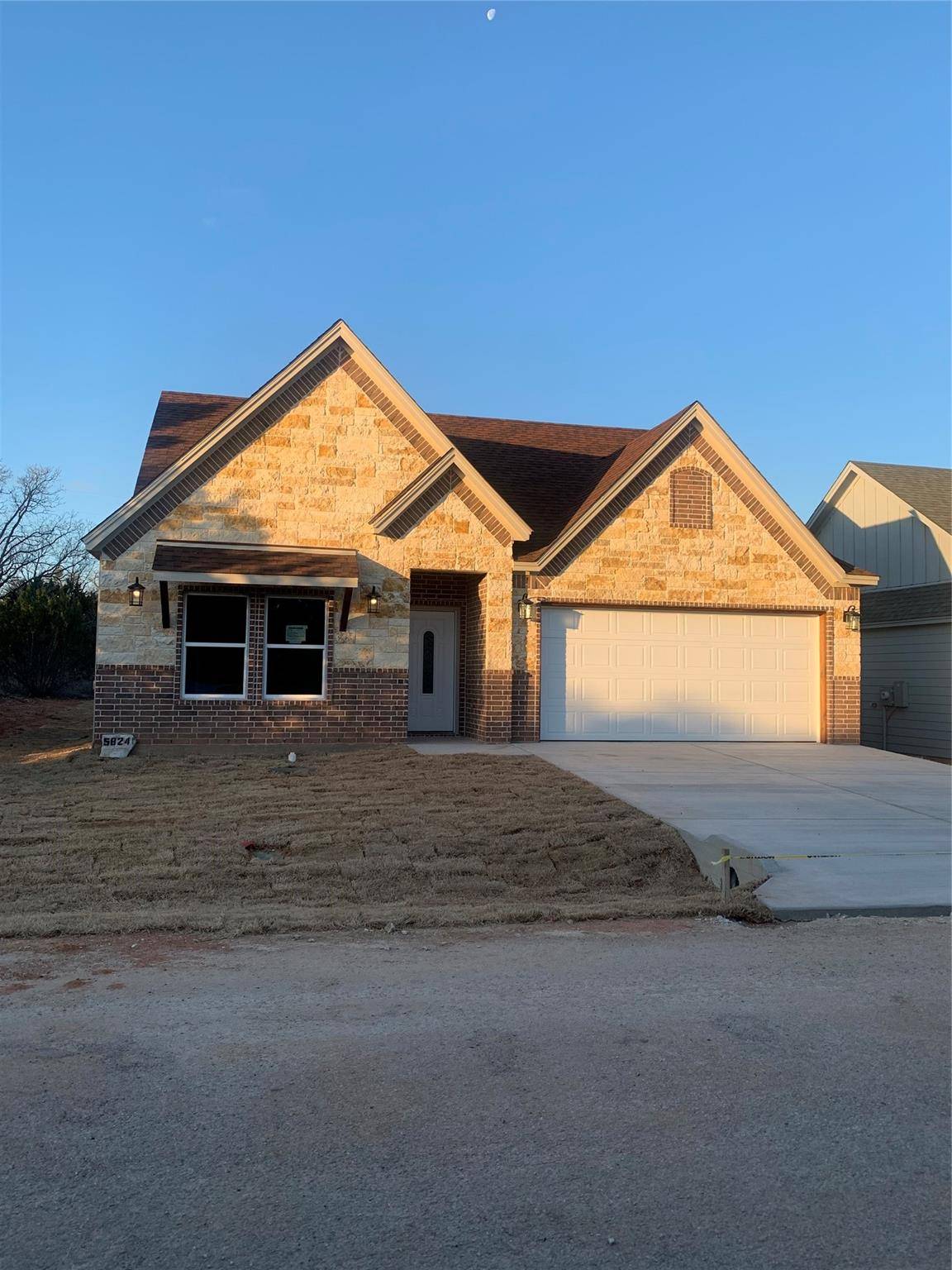 Granbury, TX 76048,5824 Black Pine Circle