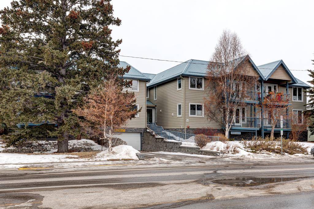 Canmore, AB T1W 2E3,704 8th AVE #8