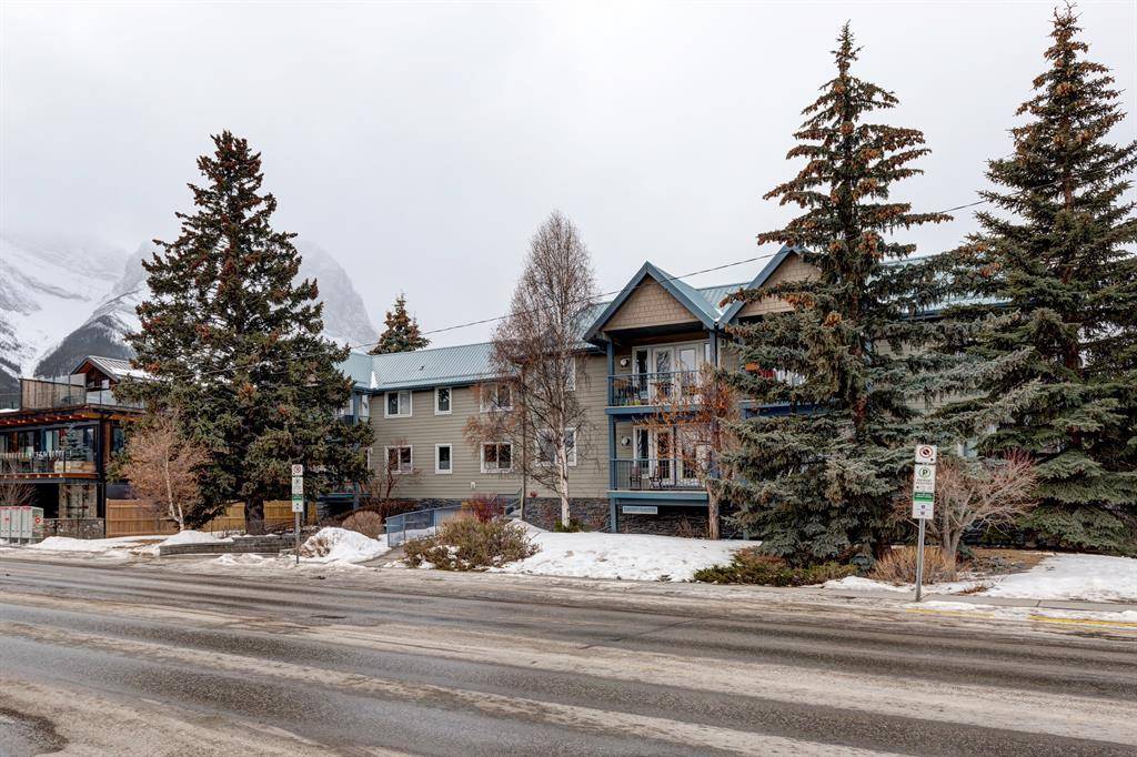 Canmore, AB T1W 2E3,704 8th AVE #8