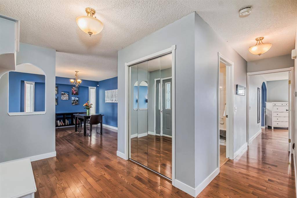 Calgary, AB T3H 2W8,172 Sierra Morena CIR SW