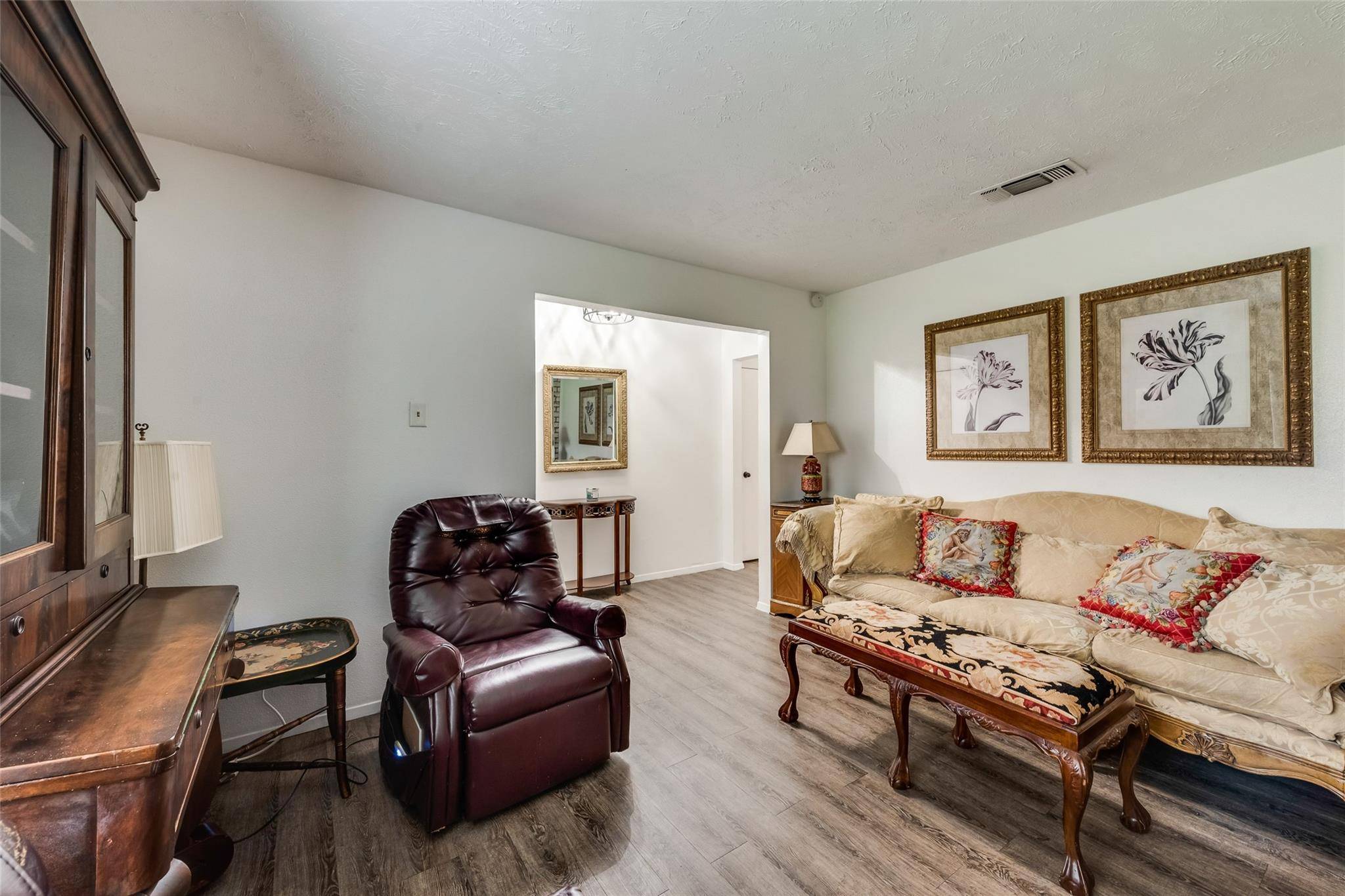 Grand Prairie, TX 75052,10 W Townhouse Lane