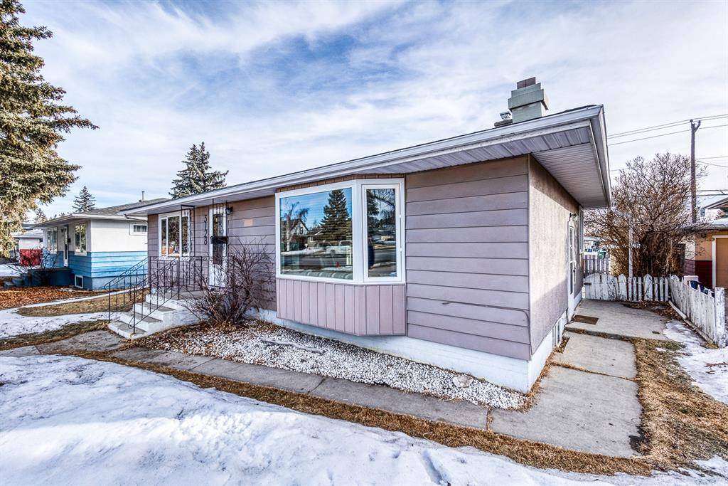 Calgary, AB T3E 3B8,3128 37 ST SW