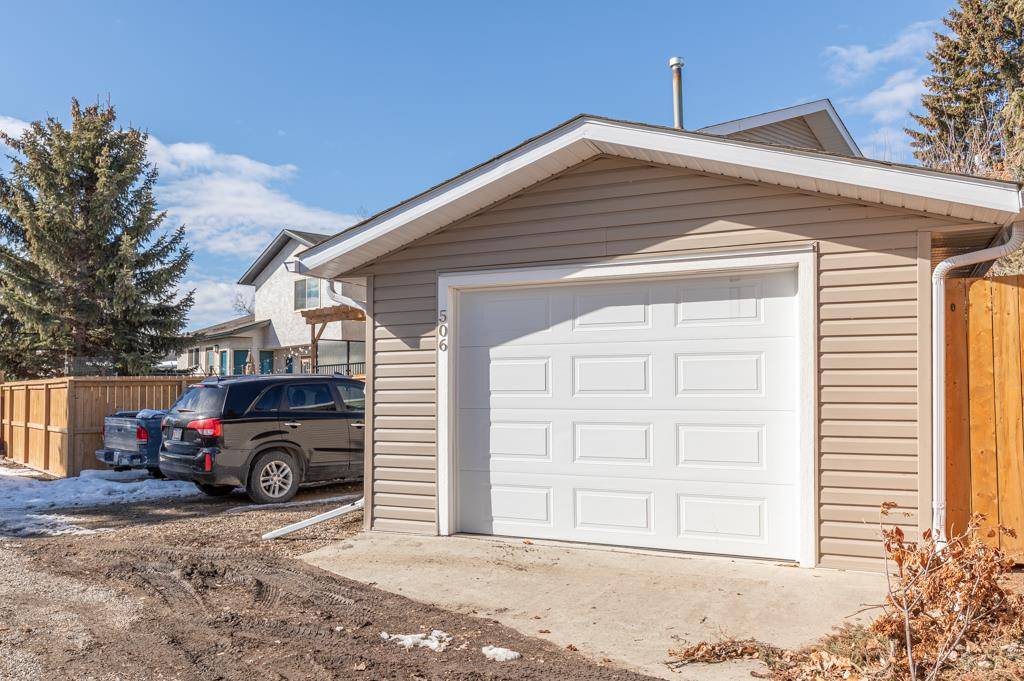 High River, AB T1V 1K8,506 7 ST SE