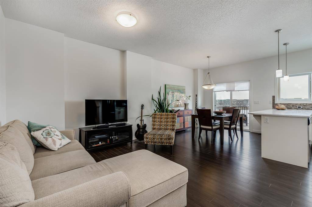 Airdrie, AB T4B 4B3,475 Hillcrest CIR SW