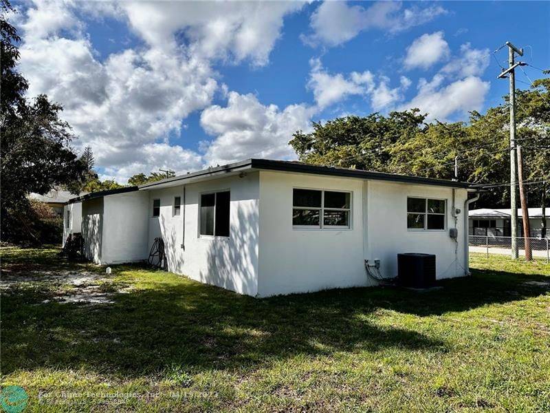 North Miami, FL 33161,990 NE 132nd St